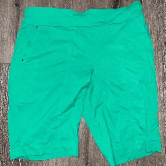 Chico's Pants - Chicos Shorts Womens Small Green Golf Zenergy Size 0